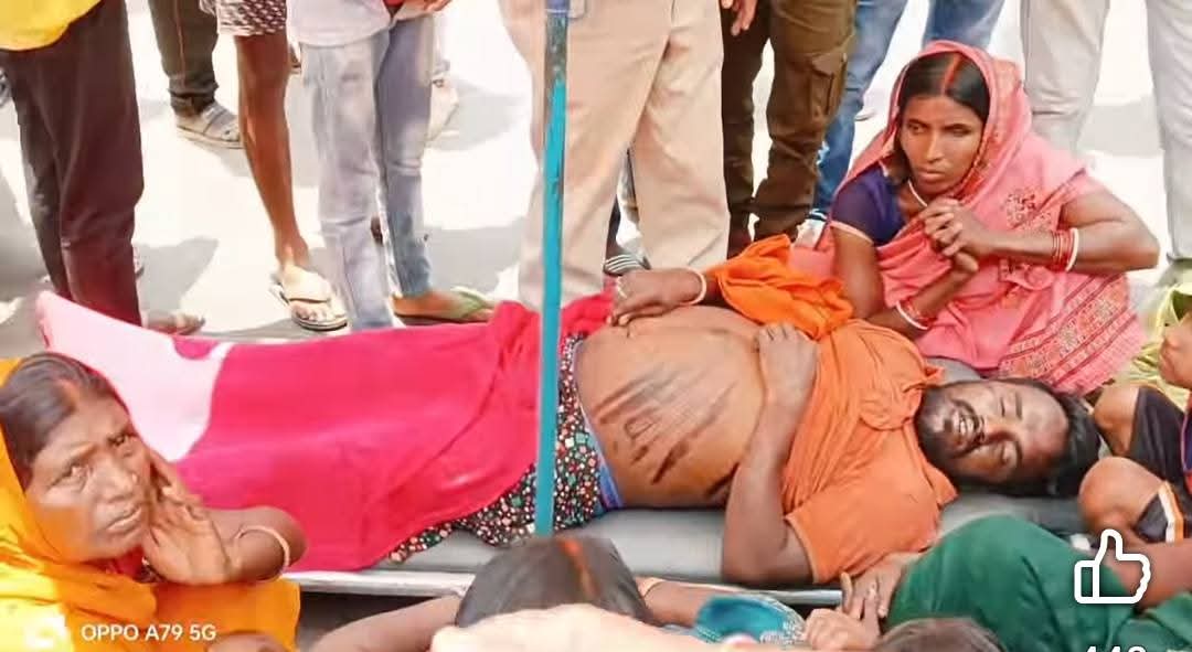 Ramesh Das 🇮🇳 (@rameshdas05) on Twitter photo गिरिडीह जिले तारातांड थाना के पुलिस अधिकारी द्वारा जबरन लाठी डंडे से मारपीट कर संजयकुमार दास की हत्या कर दी गयी आखिर इसकी गलती क्या था? जब पुलिस कर्मी ही गुंडागर्दी करने लगेंगे तो आम जनता किसपर भरोसा करेंगे मा०मुख्यमंत्री श्री.<a href="/HemantSorenJMM/">Hemant Soren</a>
दादा कृपया संज्ञान लेने की कृपा करें गिरिडीह जिले तारातांड थाना के पुलिस अधिकारी द्वारा जबरन लाठी डंडे से मारपीट कर संजयकुमार दास की हत्या कर दी गयी आखिर इसकी गलती क्या था? जब पुलिस कर्मी ही गुंडागर्दी करने लगेंगे तो आम जनता किसपर भरोसा करेंगे मा०मुख्यमंत्री श्री.<a href="/HemantSorenJMM/">Hemant Soren</a>
दादा कृपया संज्ञान लेने की कृपा करें
