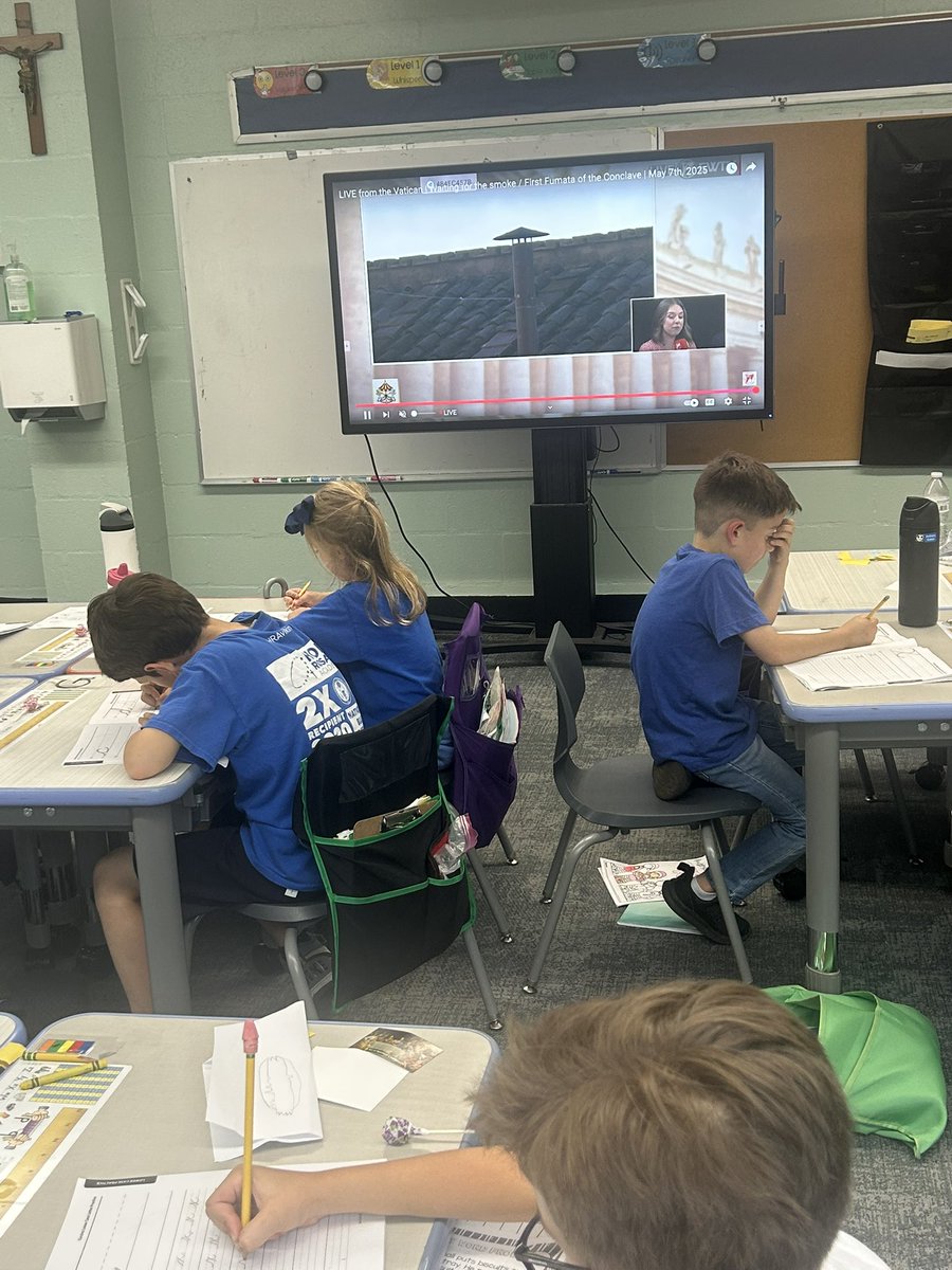 kelseyleigh403's tweet image. Handwriting and waiting for smoke! I love teaching in a Catholic School! #Conclave2025