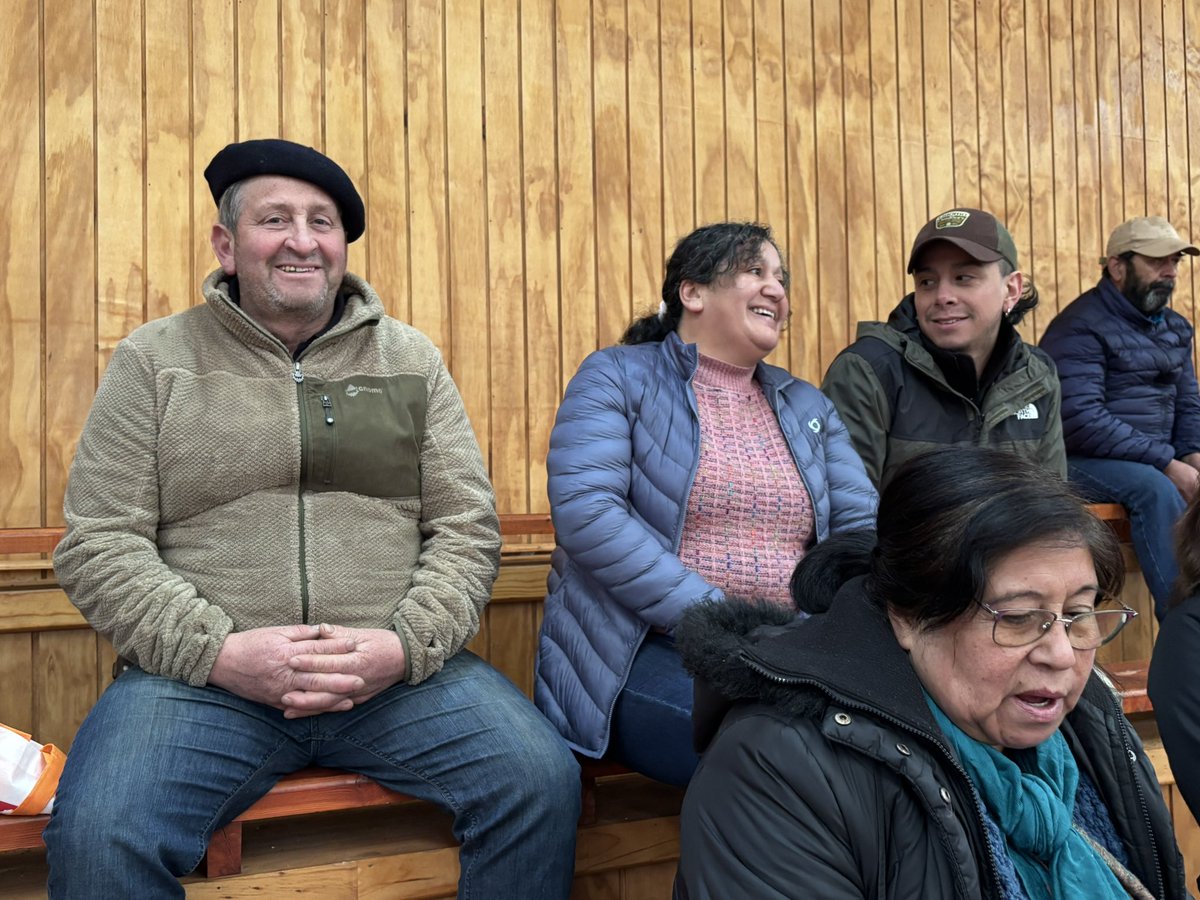 🔵 Mediante Gobierno en Terreno, la comunidad de Puyuhuapi accede esta tarde a información directa proporcionada por el Delegado Presidencial Jorge Díaz Guzmán, seremis y equipos técnicos de servicios como Vivienda, INDAP, Obras Públicas, SLEP y Servicio de Impuestos Internos.