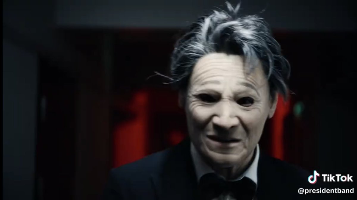 ComeBackFS's tweet image. I think I'm going absolutely mental here, but the streaks and the way the hair is held up... AND someone has pointed out the scream sounds exactly like the scream in Damocles. I want to know so bad 😭