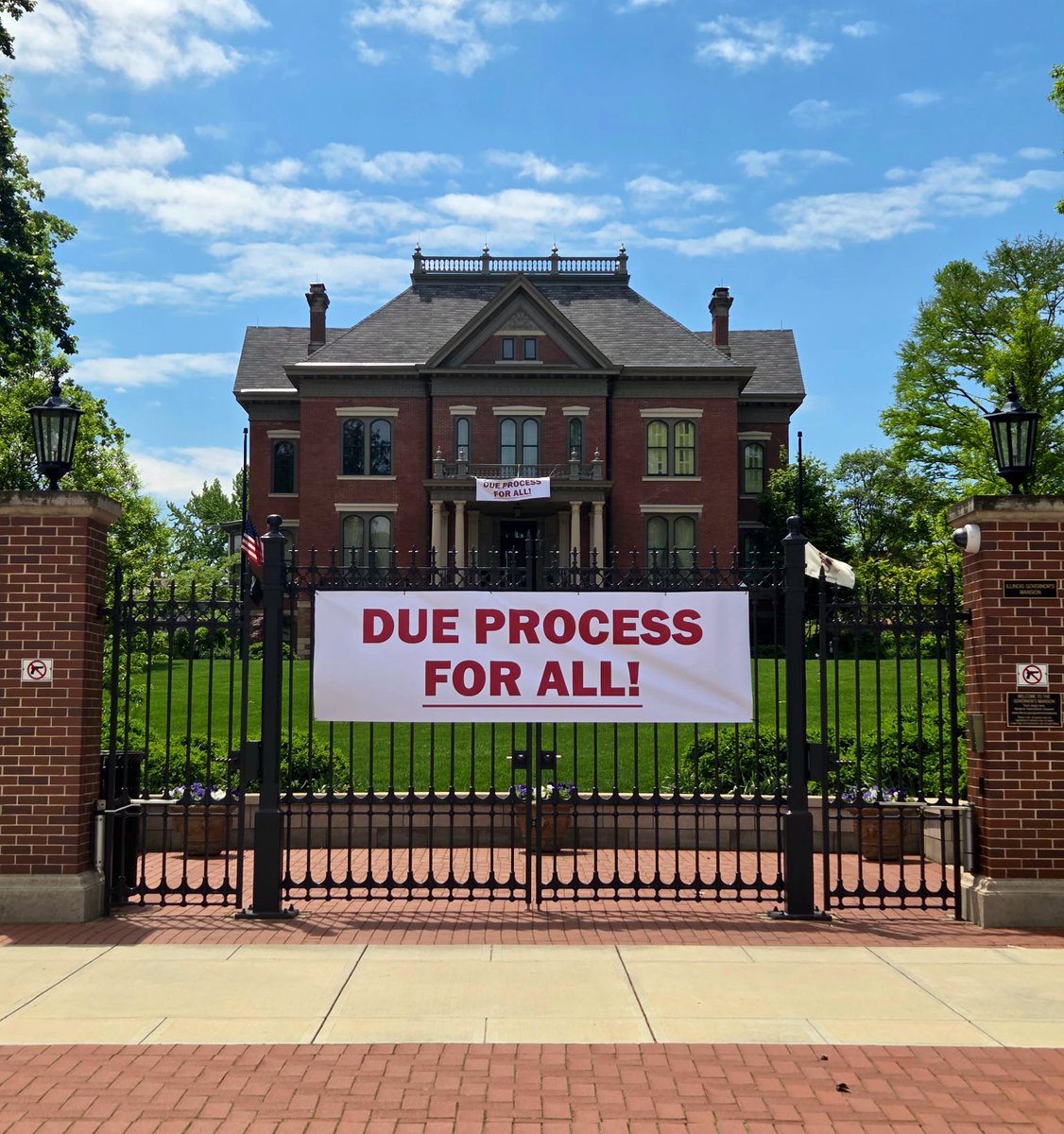 WELL PLAYED GOVERNOR!

Kristi Noem wanted to do a press conference today at the Illinois Governor’s mansion.  So Governor JB Pritzker
hung this banner.  

Noem ended up choosing a different location.

Your thoughts?
