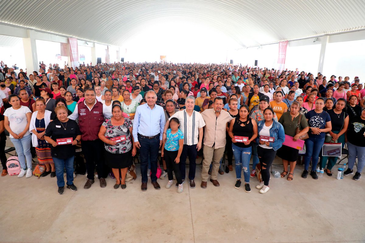Secretaría de Bienestar (@bienestaredomx) on Twitter photo Por instrucción de la Gobernadora <a href="/delfinagomeza/">Delfina Gómez A.</a>, el secretario de Bienestar, <a href="/jcgrmx/">Juan Carlos González Romero</a>, garantiza el desarrollo de la ciudadanía y mejora sus condiciones de vida con la entrega de 3 mil 500 tarjetas del programa #MujeresConBienestar en el municipio de Tejupilco. #ElPoderDeServir Por instrucción de la Gobernadora <a href="/delfinagomeza/">Delfina Gómez A.</a>, el secretario de Bienestar, <a href="/jcgrmx/">Juan Carlos González Romero</a>, garantiza el desarrollo de la ciudadanía y mejora sus condiciones de vida con la entrega de 3 mil 500 tarjetas del programa #MujeresConBienestar en el municipio de Tejupilco. #ElPoderDeServir