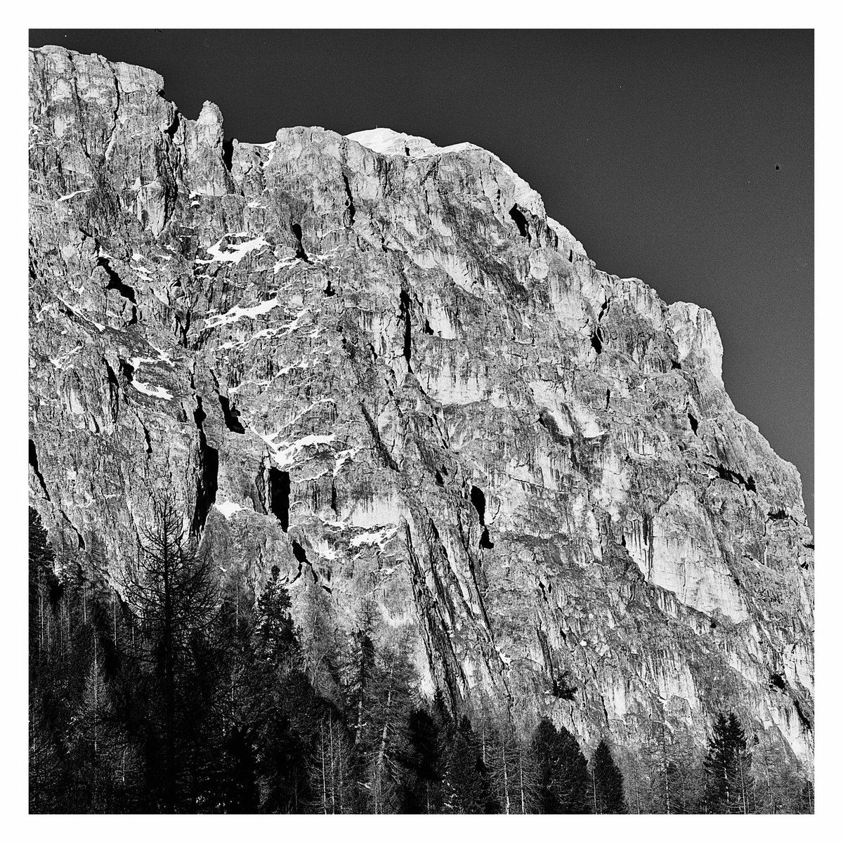 The Dolomites, Italy
Ilford Delta 100 Pro
Hasselblad 500 CM, Zeiss 50mm F4
#analogphotography #filmphotography #photography
#blackandwhitephotography #bnwphotography #monochrome #bnw
#ilfordphoto #mountains #dolomites
#mediumformat #Hasselblad