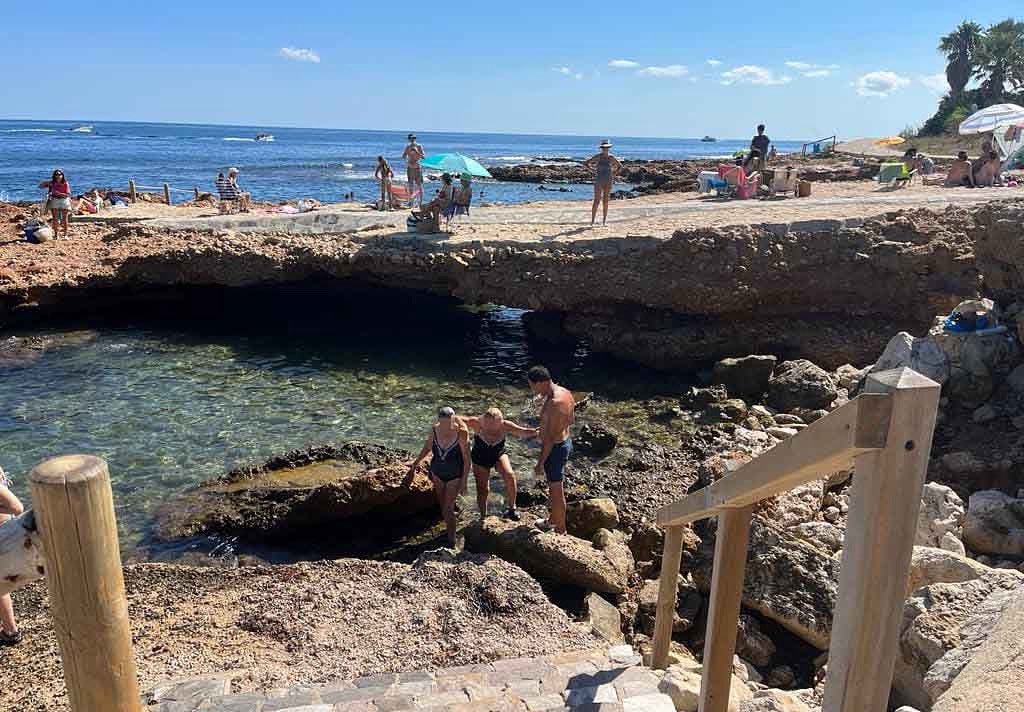 blauwe vlag 
BENISSA: Cala Baladrar, Cala Fustera
CALP: Cantal Roig, La Fossa, l’Arenal-Bol
DÉNIA: Les Bovetes, Deveses, Marines, Marineta Cassiana, Punta Negra, Punta del Raset, Els Molins
BENITATXELL: Cala del Moraig
TEULADA: El Portet, Platgetes
XÀBIA: La Granadella, La Grava.