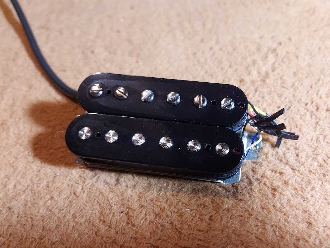 einunikohada666's tweet photo. 特注6芯ハムバッカー製作 #2 完成！ JAMES TYLER SUPER Xのデータをベースに、との指示を頂き製作しましたが。 各ボビン
1st wind→6.3～6.4kΩ。 2nd wind→2.7～2.8kΩ。 Normal series→18k程度。 Alnico V Sand Cast (Rough Cast) Magnet. 44ga Poly Red Wire.  #jamestyler #customhumbucker https://t.co/HcZdmBT6qn