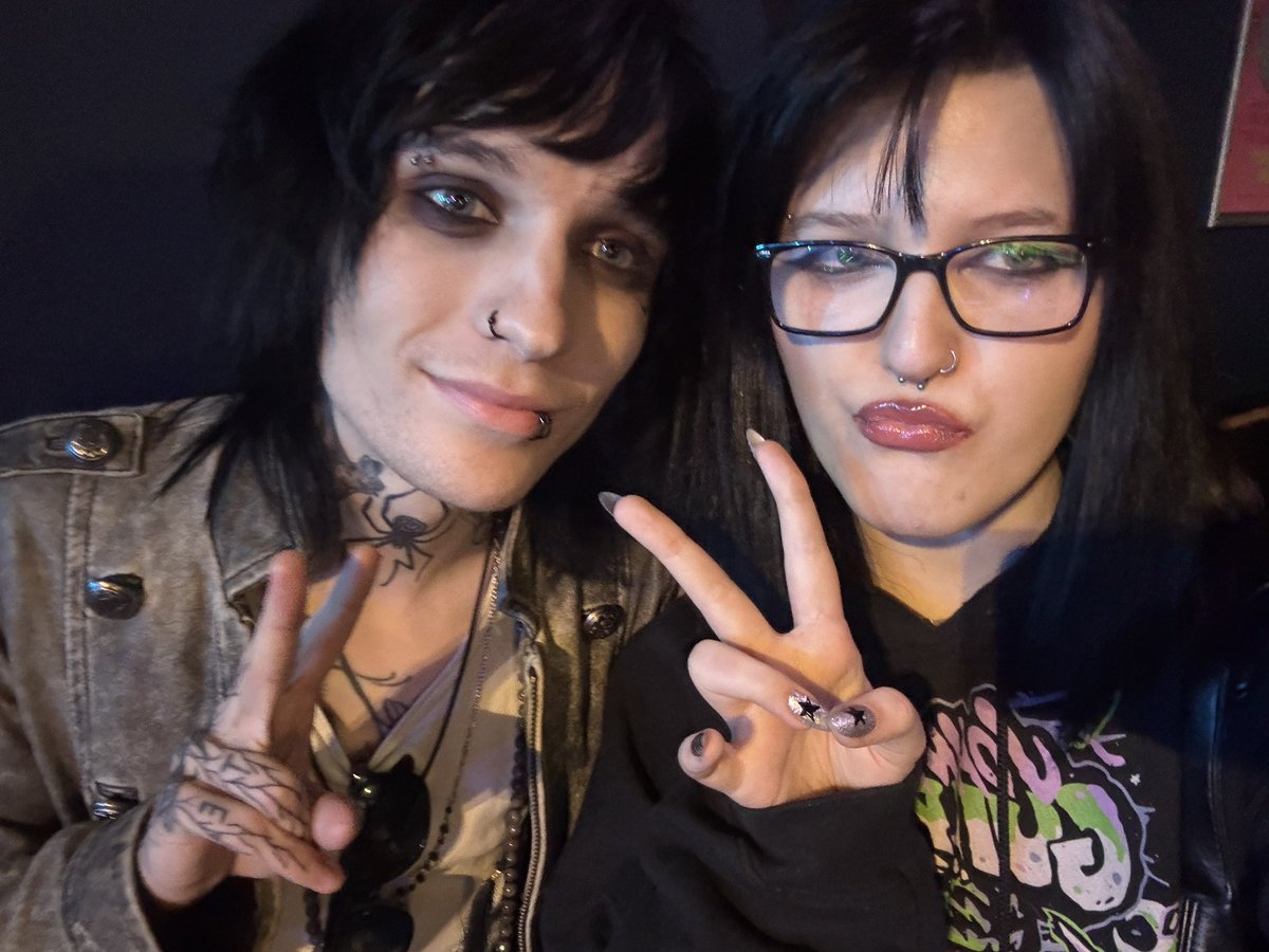 emma misses johnbohn tweet media