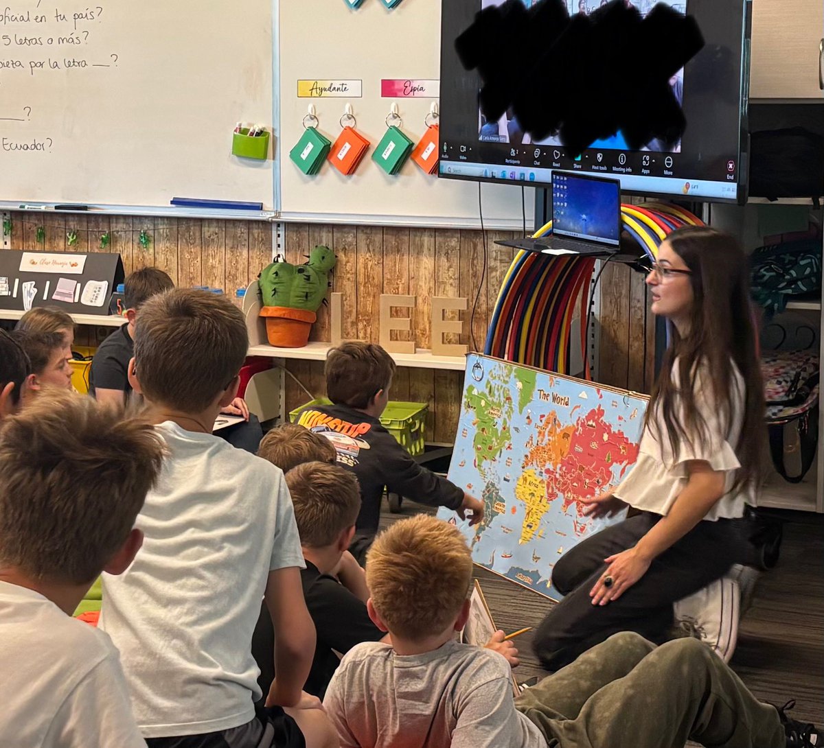 Sandra Valdajos, DLI teacher &amp; Teacher Leader Fellow, hosts a Mystery Skype in Spanish w/ a class on the east coast. Teachers collaborating across the globe… it’s how we #TeachInDavis! #uted #TeachersLeading #GlobalEducation