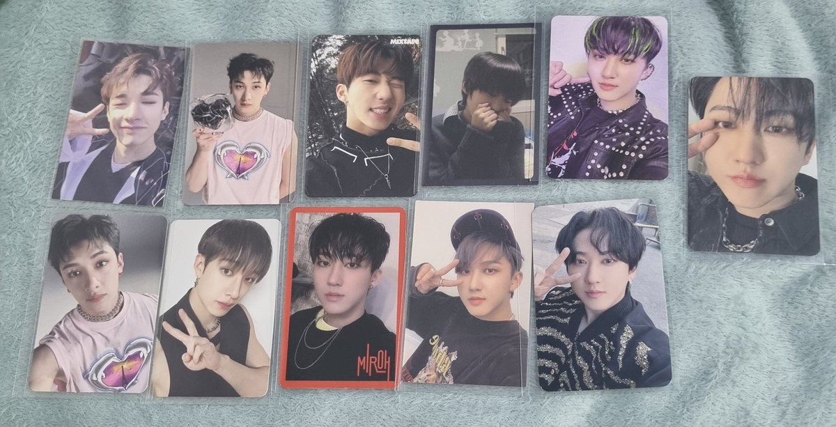 seoyrons's tweet image. venda / vendo stray kids 

photocards por set membro hyunjin felix chan changbin jeongin/i.n + seungmin 

🧃 feedbacks no fixado
🧃 envios nas sextas

valores SEM FRETE:
set hyunjin - 150 
set felix- 140
set chan - 130 
set changbin - 190 
set i.n + seungmin - 130
