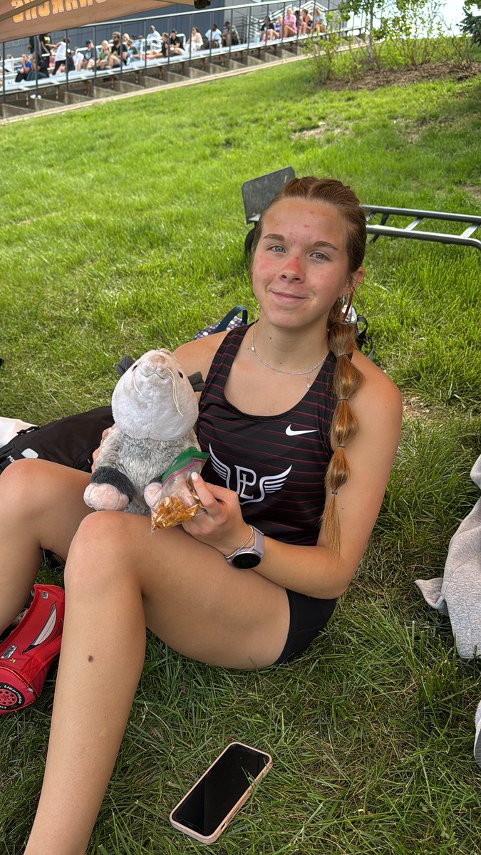 Chadek with a new PR and beats her previous school record with a time of 2:14.3! She also brings in the 🥇.
