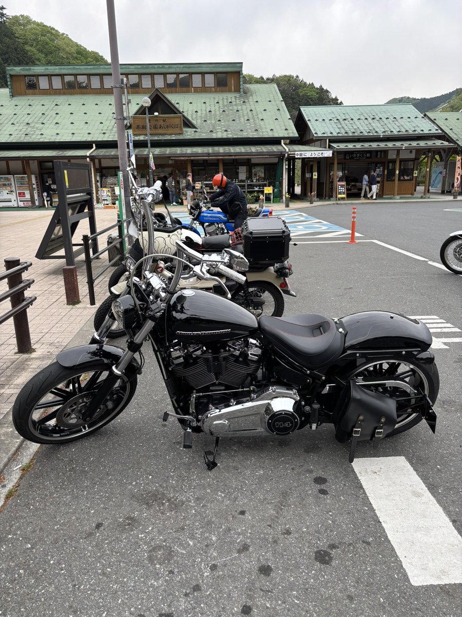 おはようございます😃
三連休でした賀今日から仕事です。
休みの時間は経つのが早い💦
無理せず行ってきます。
楽しい一日にしていきましょう👍