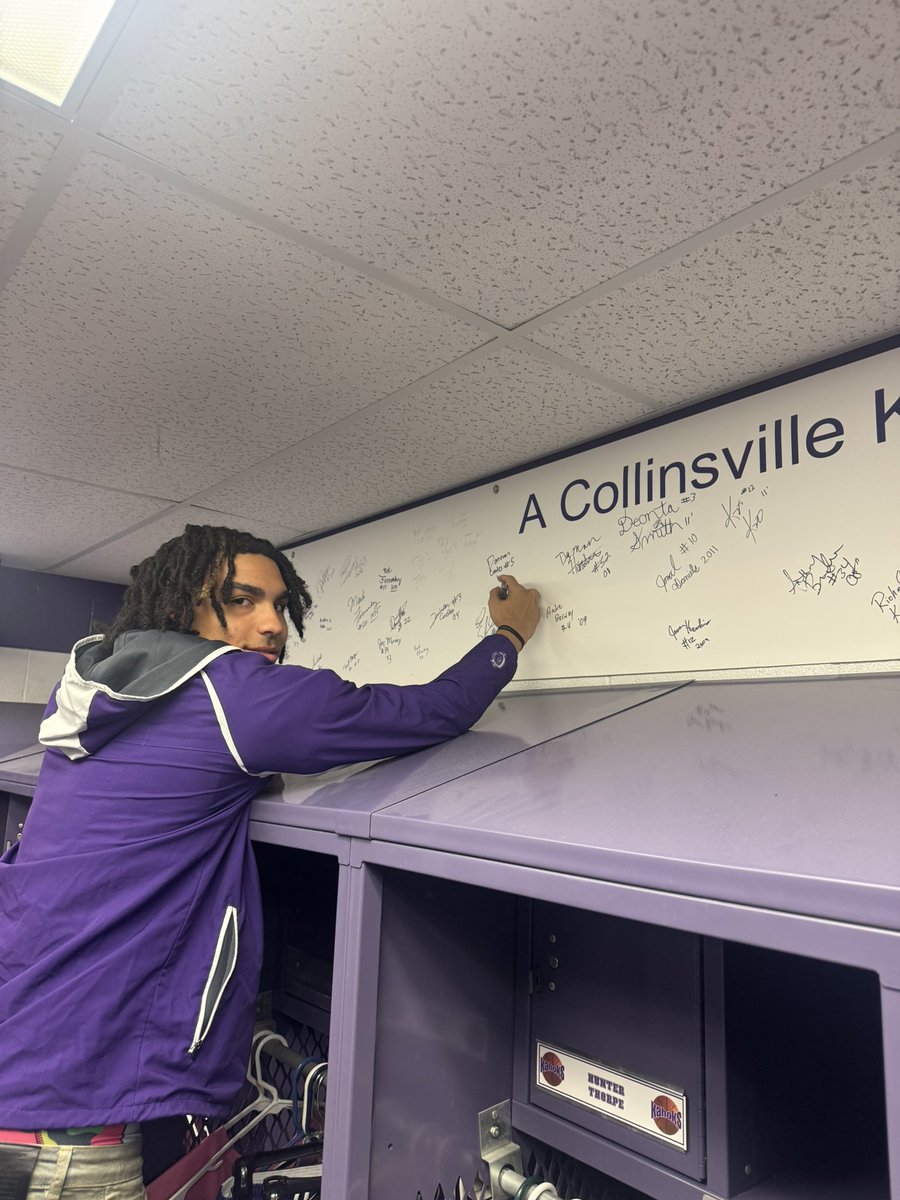 Kahoks Basketball (@kahokmenshoops) on Twitter photo Seniors <a href="/DonovanCoates5/">Donovan Coates</a>, <a href="/ChaseReynolds39/">Chase Reynolds</a> and <a href="/StanleyCarnahan/">Stanley Carnahan</a> signed our locker room board on their last day at CHS. Thanks so much for being Kahoks! Best of luck in college! Seniors <a href="/DonovanCoates5/">Donovan Coates</a>, <a href="/ChaseReynolds39/">Chase Reynolds</a> and <a href="/StanleyCarnahan/">Stanley Carnahan</a> signed our locker room board on their last day at CHS. Thanks so much for being Kahoks! Best of luck in college!