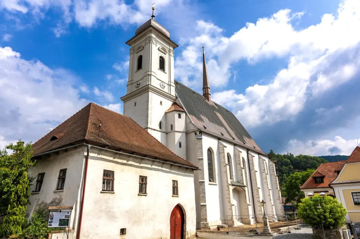Ve čtvrtek 8. 5. bude pro veřejnost otevřen kostel Povýšení svatého Kříže v Doubravníku, nejlépe opravená kulturní památka Jihomoravského kraje za rok 2023. Komentované prohlídky: 7:00, 8:15, 9:15, 10:00 a 15:00.

medium.seznam.cz/clanek/koruna-…
