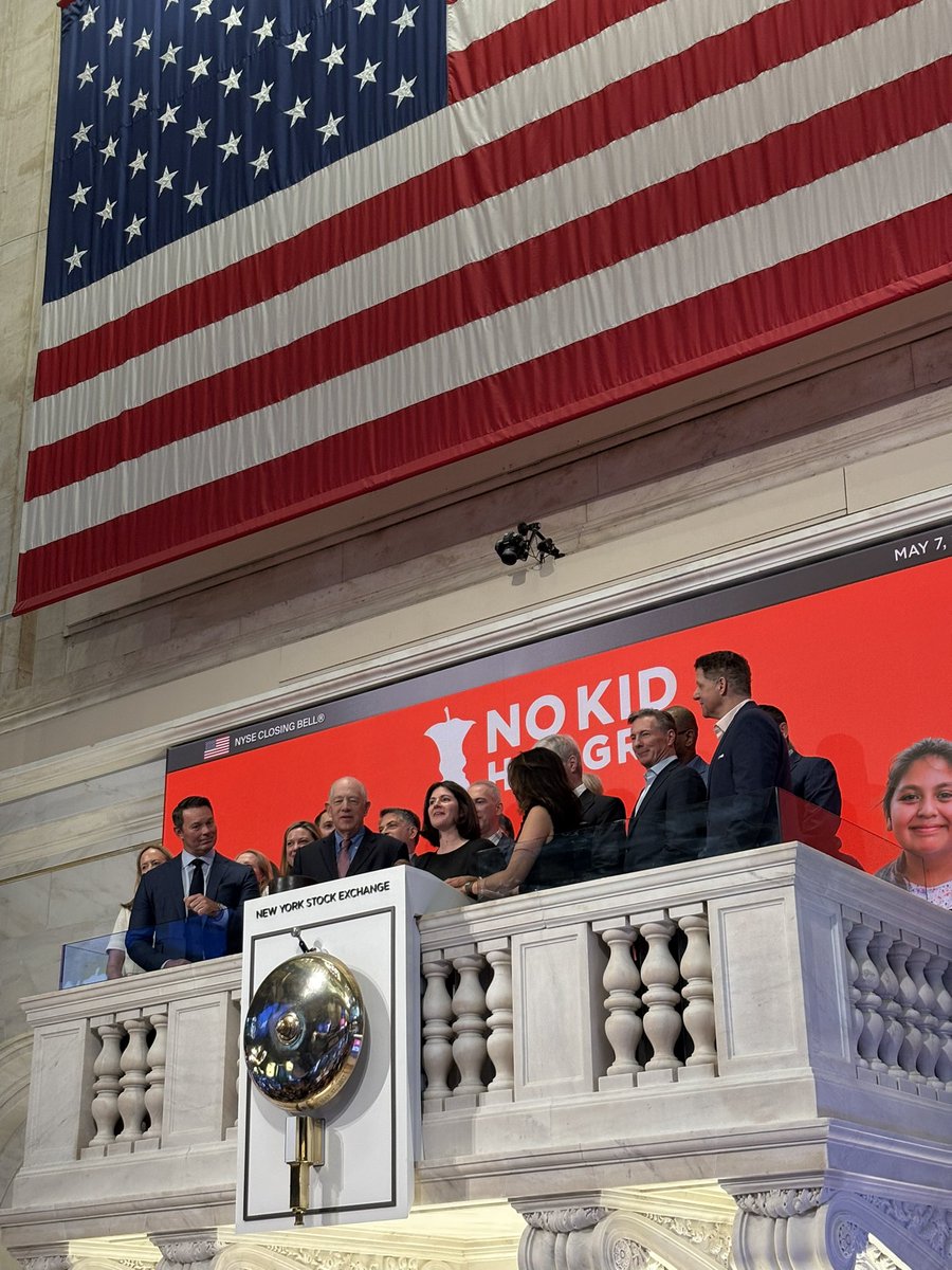 HMohedano_'s tweet image. 🇺🇸 Only trading experts would know who this guy is! - Breve visita al NYSE y disfrutando de su bonito trading floor