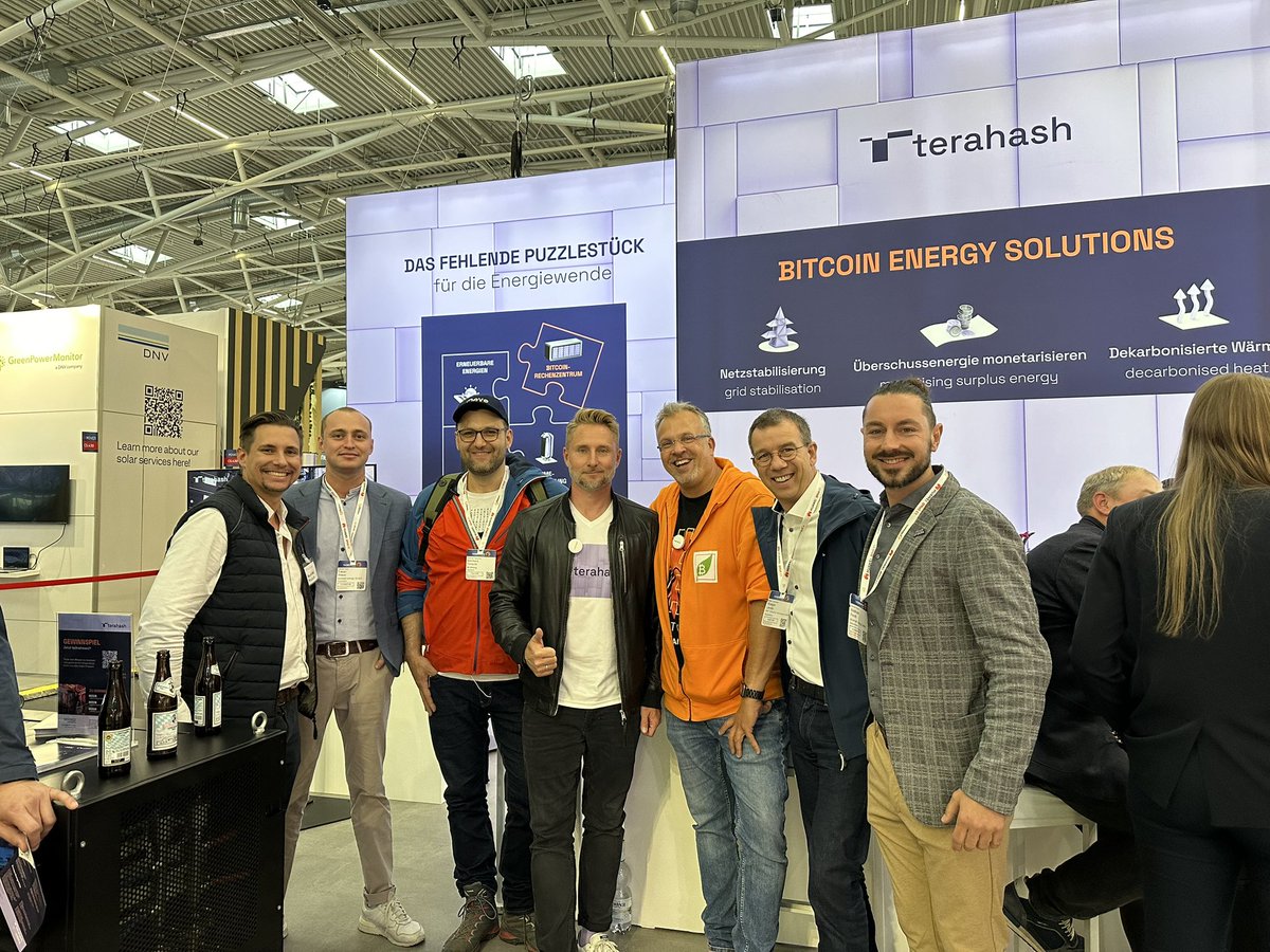 Was für ein geiler Tag heute auf der Intersolar in München, der weltweit größten Messe rund um Solarstrom. Geschichte wurde geschrieben, da erstmals mit <a href="/terahash_space/">terahash.space</a> und <a href="/21energy_com/">21energy</a> zwei Firmen ihre Produkte rund um‘s Thema Bitcoin präsentieren und Bitcoin Youtuber BTC und