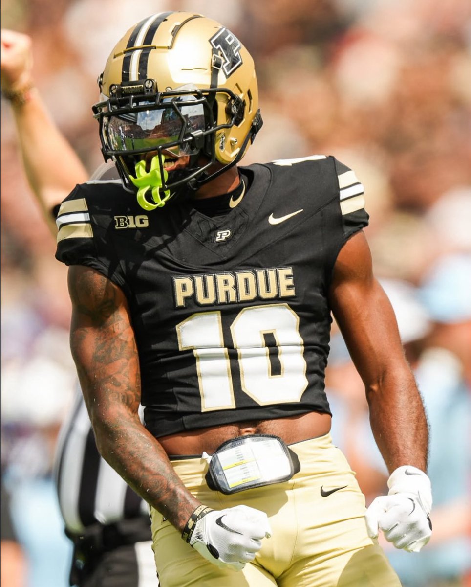 Zerek “zroc” Sidney (@zereksidney) on Twitter photo After a great conversation with <a href="/Coach_Henson/">Josh Henson</a> I am blessed to receive an offer from <a href="/BoilerFootball/">Purdue Football</a> !!
<a href="/AZcoachHenri/">🕸️Coach Henri 🕸️</a> <a href="/DEdgeFootball/">Desert Edge Football</a> After a great conversation with <a href="/Coach_Henson/">Josh Henson</a> I am blessed to receive an offer from <a href="/BoilerFootball/">Purdue Football</a> !!
<a href="/AZcoachHenri/">🕸️Coach Henri 🕸️</a> <a href="/DEdgeFootball/">Desert Edge Football</a>