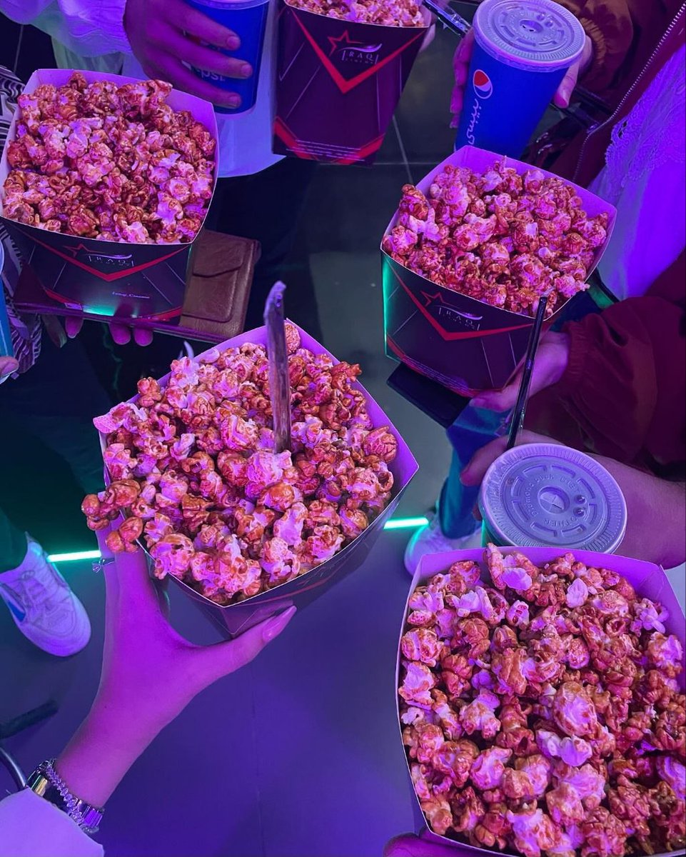 أَنظر إلى نفسي بفخر،
أنا التي لا تستهين بأصغر إنجازاتها.