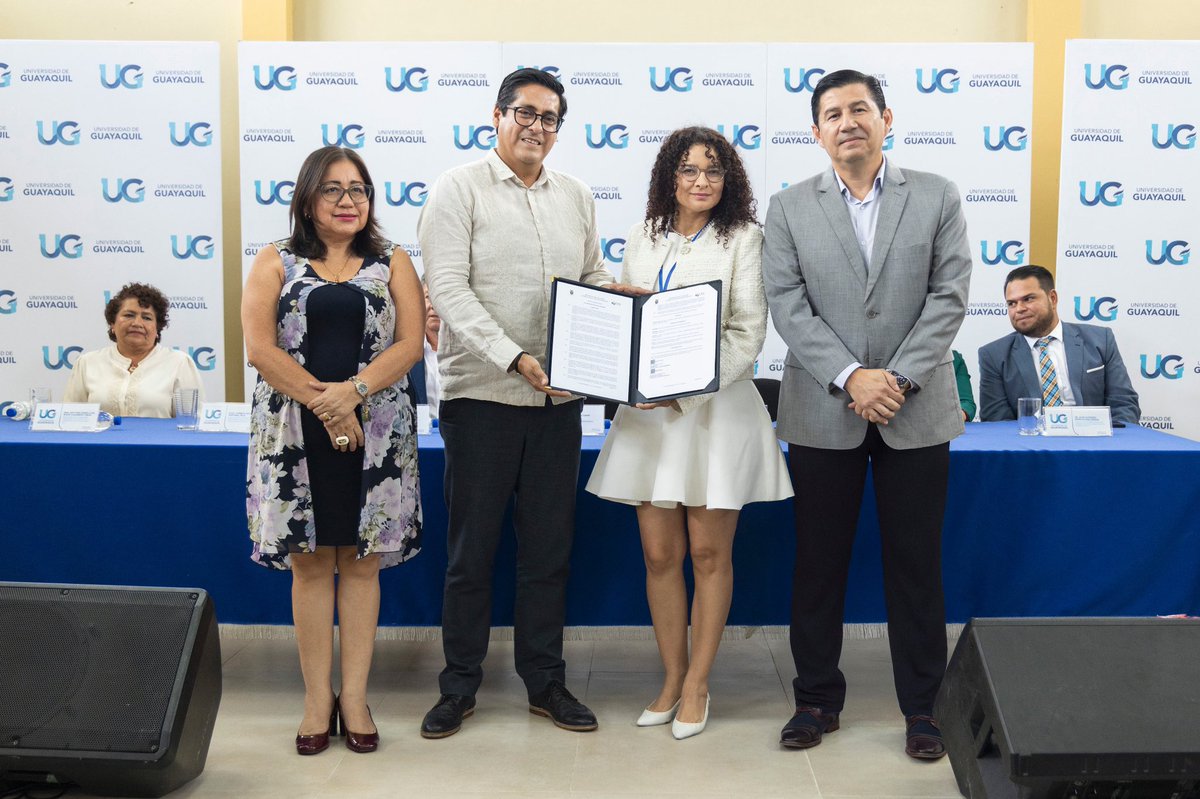 PacoRector's tweet photo. Con mucho orgullo compartimos que el Dr. Pablo Beltrán, Presidente del Consejo de Educación Superior (CES), entregó la Resolución para la apertura de una Sede de la UG en el cantón Vinces, Provincia de los Ríos, hecho histórico para el sistema de educación superior. https://t.co/etwltHtXHQ