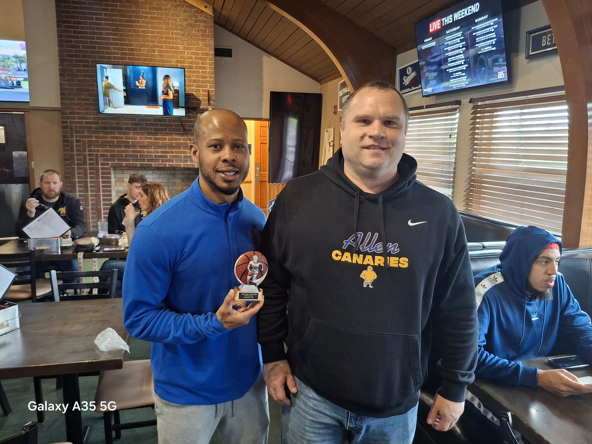 Dan Di Edwardo (@dandiedwardo1) on Twitter photo Calling All Sports @@LVFOXSPORTS
<a href="/KeithGroller/">Keith Groller</a> All Area BBB Player
Congratulations 👏 <a href="/WmAllenBball/">William Allen HS Basketball</a>
<a href="/keithjacksonnn/">Keith Jackson</a> on being named
All Area Player who according to his Asst Coach Mike Kaminski and Brent Williams who attended on behalf of Keith and his Coach <a href="/DarnellBraswell/">Darnell Braswell</a> who Calling All Sports @@LVFOXSPORTS
<a href="/KeithGroller/">Keith Groller</a> All Area BBB Player
Congratulations 👏 <a href="/WmAllenBball/">William Allen HS Basketball</a>
<a href="/keithjacksonnn/">Keith Jackson</a> on being named
All Area Player who according to his Asst Coach Mike Kaminski and Brent Williams who attended on behalf of Keith and his Coach <a href="/DarnellBraswell/">Darnell Braswell</a> who