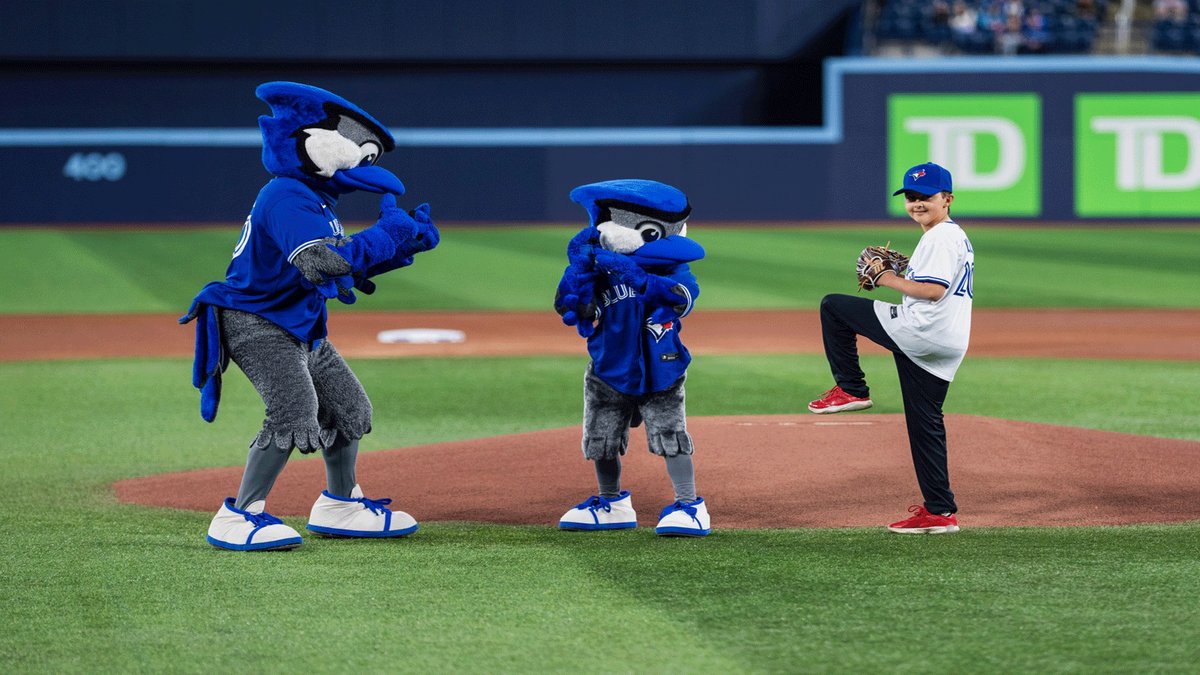 Peel District School Board (@peelschools) on Twitter photo Congrats to Grade 7 student Richard Kelly of Eldorado PS for throwing the first pitch at <a href="/BlueJays/">Toronto Blue Jays</a> game!
Read the full recap here:
sharethesmile.ca/news/grade-7-e… Congrats to Grade 7 student Richard Kelly of Eldorado PS for throwing the first pitch at <a href="/BlueJays/">Toronto Blue Jays</a> game!
Read the full recap here:
sharethesmile.ca/news/grade-7-e…