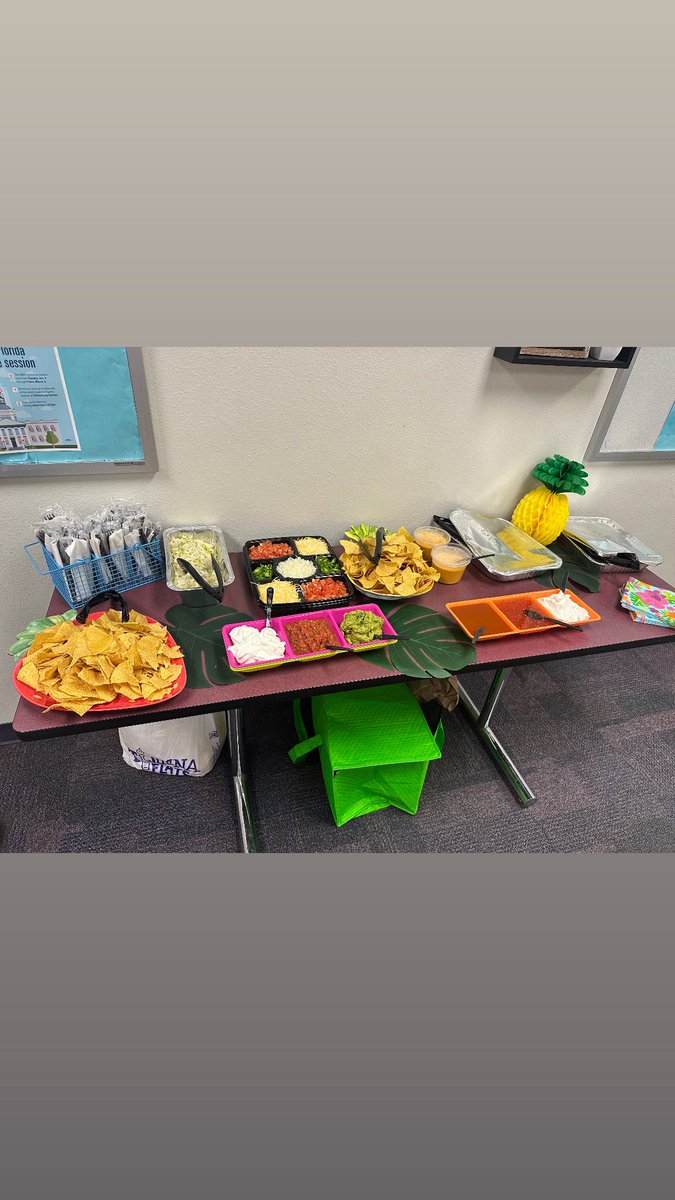 PrincipalPattyH's tweet image. Tijuana Flats for lunch and lottery tix!  Lots of winners today! ✨#appreciationweek day 3