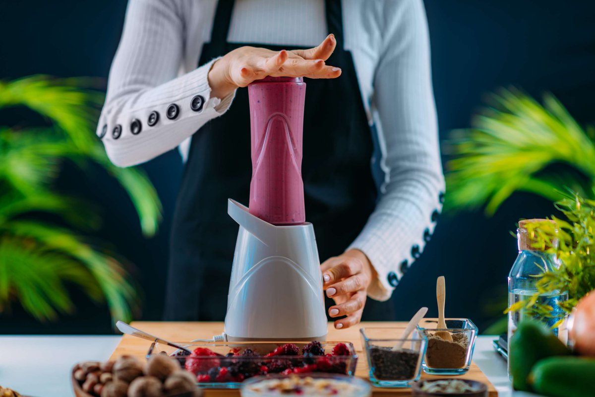 Prepping food on the go? Small kitchen appliances with blades 6cm or less are permitted in your carry-on! Wondering what else makes the cut? Check out our ow.ly/rc0F50VN1AW page on our website to find the answers.