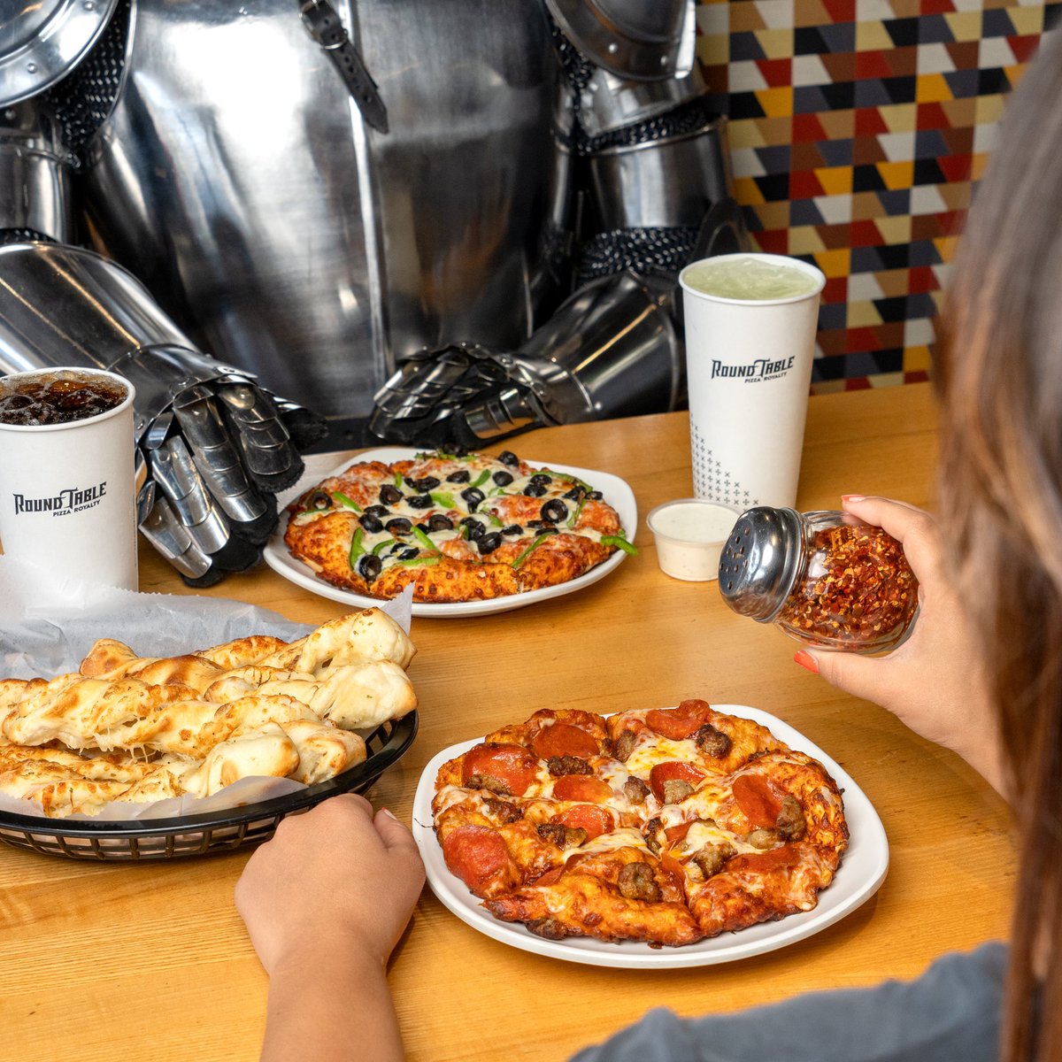 It's Date (K)Night 🍕⚔️