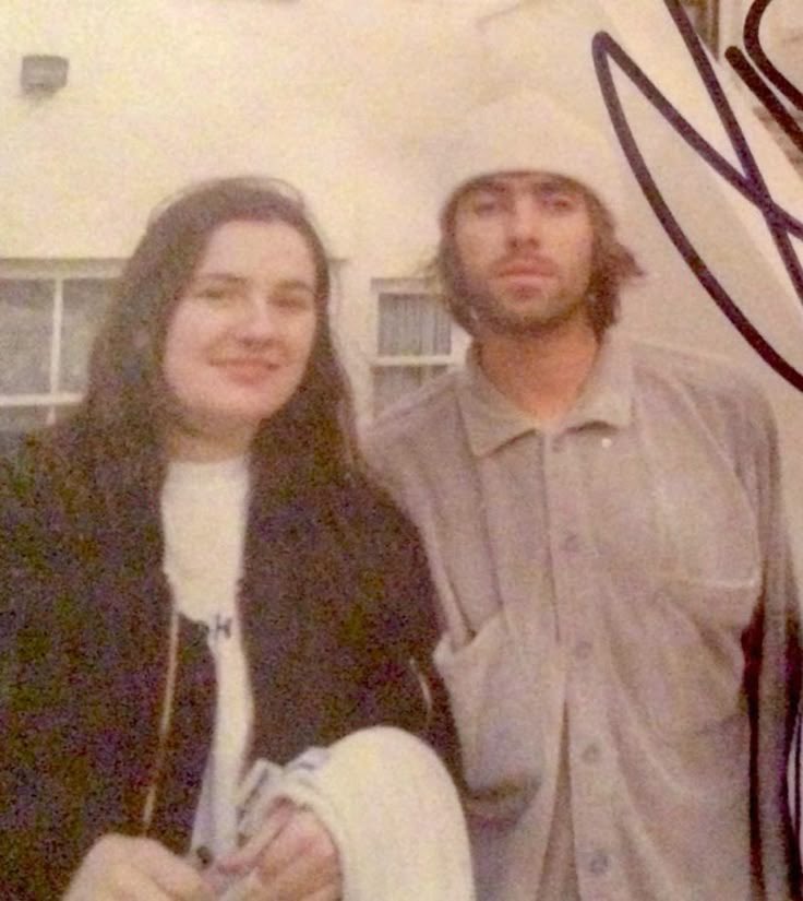mysongbird2's tweet image. Liam Gallagher with fans over the years β€οΈ
(All pics from Pinterest)
Thread π§΅