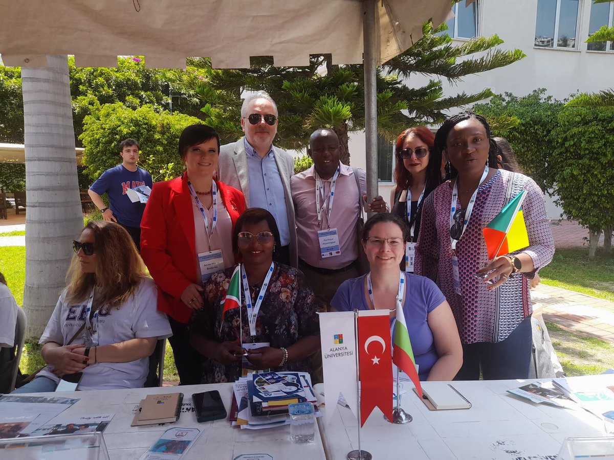 UB_Rumuri's tweet photo. 2 représentants de l'@UB_Rumuri participent à la Semaine d'Internationalisation (International Week) organisée par Alanya University (Turquie) dans le cadre #ERASMUS+. A l'occasion, la délégation a rencontré 3 étudiants de l'Université du Burundi en mobilité à Alanya University. https://t.co/gOiKcZjiDO