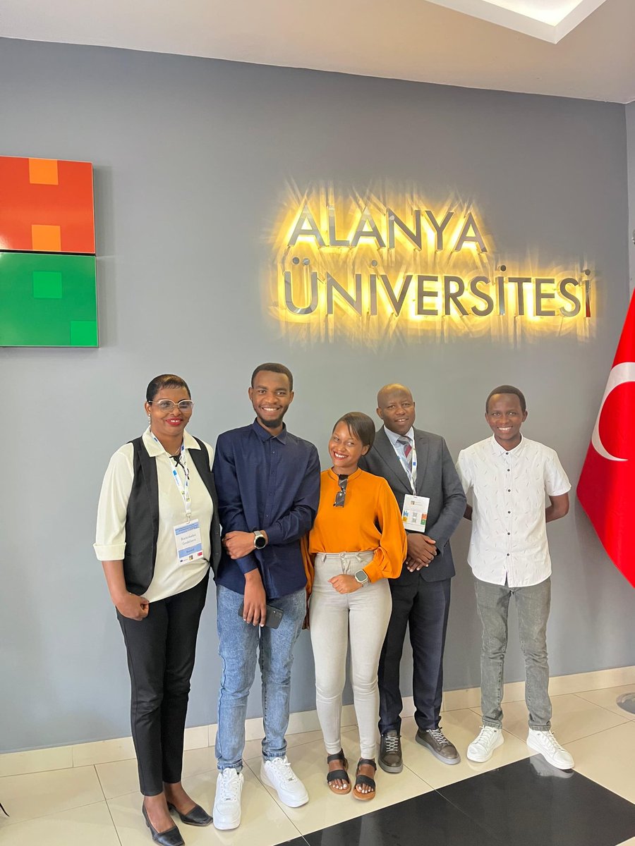 UB_Rumuri's tweet photo. 2 représentants de l'@UB_Rumuri participent à la Semaine d'Internationalisation (International Week) organisée par Alanya University (Turquie) dans le cadre #ERASMUS+. A l'occasion, la délégation a rencontré 3 étudiants de l'Université du Burundi en mobilité à Alanya University. https://t.co/gOiKcZjiDO