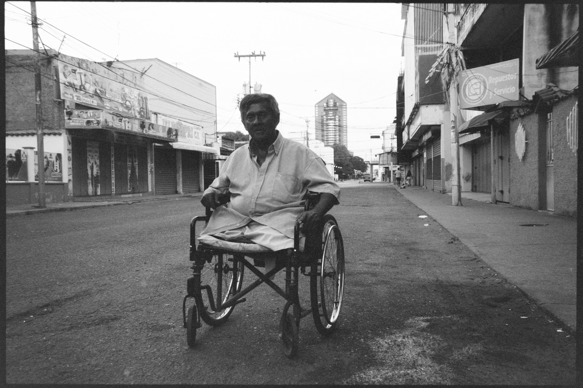 Francisco Colmenarez | Selección fotográfica

ver publicación:
caracascaos.com/2024/12/franci…

Fotografía • Calle • Documental

#caracascaos #venezuela #streetphotography #photography #street #foto #photo #caracas #fotografia
