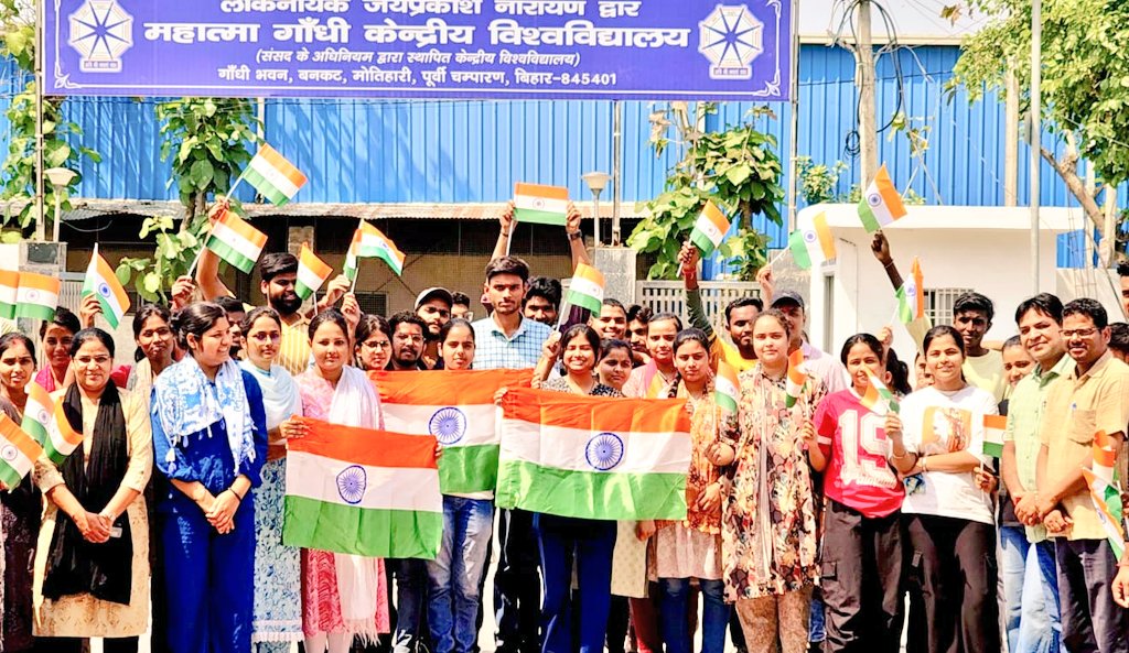 Mahatma Gandhi Central University (@mgcubihar) on Twitter photo рдЖрддрдВрдХрд╡рд╛рдж рдХреЗ рдЦрд┐рд▓рд╛рдл рднрд╛рд░рддреАрдп рд╕реЗрдирд╛ рджреНрд╡рд╛рд░рд╛ рдЪрд▓рд╛рдП рдЧрдП 'рдСрдкрд░реЗрд╢рди рд╕рд┐рдВрджреВрд░' рдХреЗ рдкреНрд░рддрд┐ рдорд╣рд╛рддреНрдорд╛ рдЧрд╛рдВрдзреА рдХреЗрдВрджреНрд░реАрдп рд╡рд┐рд╢реНрд╡рд╡рд┐рджреНрдпрд╛рд▓рдп рдХреЗ рд╢рд┐рдХреНрд╖рдХреЛрдВ рдФрд░ рдЫрд╛рддреНрд░реЛрдВ рдиреЗ рд╕рдорд░реНрдерди рдЬрддрд╛рдпрд╛ред рдЙрдкрд╕реНрдерд┐рдд рд▓реЛрдЧреЛрдВ рдиреЗ рдХрд╣рд╛ рдХрд┐ рднрд╛рд░рддреАрдп рд╕реЗрдирд╛ рдХреЗ рдкрд░рд╛рдХреНрд░рдо рдФрд░ рд╢реМрд░реНрдп рдкрд░ рд╣рдореЗрдВ рдкреВрд░реНрдг рд╡рд┐рд╢реНрд╡рд╛рд╕ рд╣реИ ред рднрд╛рд░рдд рд╕рд░рдХрд╛рд░ рдХреЗ рдирд┐рд░реНрдгрдп рдХрд╛ рд╣рдо рдкреБрд░рдЬреЛрд░ рд╕рдорд░реНрдерди рдХрд░рддреЗ рд╣реИрдВред рдЖрддрдВрдХрд╡рд╛рдж рдХреЗ рдЦрд┐рд▓рд╛рдл рднрд╛рд░рддреАрдп рд╕реЗрдирд╛ рджреНрд╡рд╛рд░рд╛ рдЪрд▓рд╛рдП рдЧрдП 'рдСрдкрд░реЗрд╢рди рд╕рд┐рдВрджреВрд░' рдХреЗ рдкреНрд░рддрд┐ рдорд╣рд╛рддреНрдорд╛ рдЧрд╛рдВрдзреА рдХреЗрдВрджреНрд░реАрдп рд╡рд┐рд╢реНрд╡рд╡рд┐рджреНрдпрд╛рд▓рдп рдХреЗ рд╢рд┐рдХреНрд╖рдХреЛрдВ рдФрд░ рдЫрд╛рддреНрд░реЛрдВ рдиреЗ рд╕рдорд░реНрдерди рдЬрддрд╛рдпрд╛ред рдЙрдкрд╕реНрдерд┐рдд рд▓реЛрдЧреЛрдВ рдиреЗ рдХрд╣рд╛ рдХрд┐ рднрд╛рд░рддреАрдп рд╕реЗрдирд╛ рдХреЗ рдкрд░рд╛рдХреНрд░рдо рдФрд░ рд╢реМрд░реНрдп рдкрд░ рд╣рдореЗрдВ рдкреВрд░реНрдг рд╡рд┐рд╢реНрд╡рд╛рд╕ рд╣реИ ред рднрд╛рд░рдд рд╕рд░рдХрд╛рд░ рдХреЗ рдирд┐рд░реНрдгрдп рдХрд╛ рд╣рдо рдкреБрд░рдЬреЛрд░ рд╕рдорд░реНрдерди рдХрд░рддреЗ рд╣реИрдВред