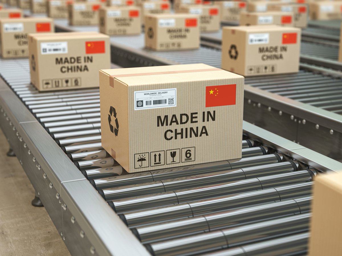ChrisContrado's tweet photo. The "Made in China" era is officially over.

For the first time, Mexico has surpassed China as America's top trading partner.

A 2024 Kearney report shows the largest annual spike in reshoring activity to date.

Here's what's causing the supply chain revolution 🧵: https://t.co/YLMCCNtgeN