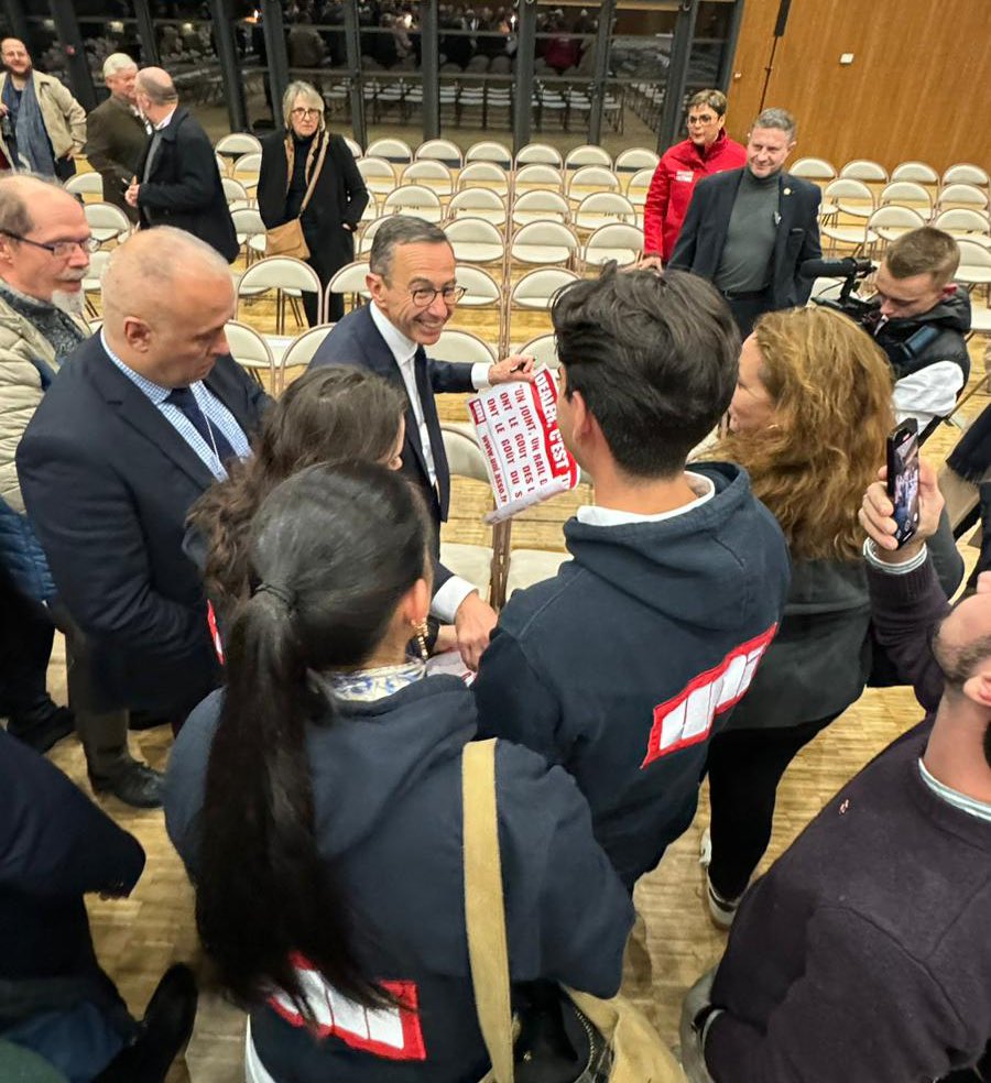 UNI Nantes (@nantes_uni) on Twitter photo Dans le cadre des élections internes @lesrepublicains, nos militants ont pu rencontrer ces derniÚres semaines, les deux candidats à la présidence du parti <a href="/BrunoRetailleau/">Bruno Retailleau</a> et <a href="/laurentwauquiez/">Laurent Wauquiez</a>. Dans le cadre des élections internes @lesrepublicains, nos militants ont pu rencontrer ces derniÚres semaines, les deux candidats à la présidence du parti <a href="/BrunoRetailleau/">Bruno Retailleau</a> et <a href="/laurentwauquiez/">Laurent Wauquiez</a>.