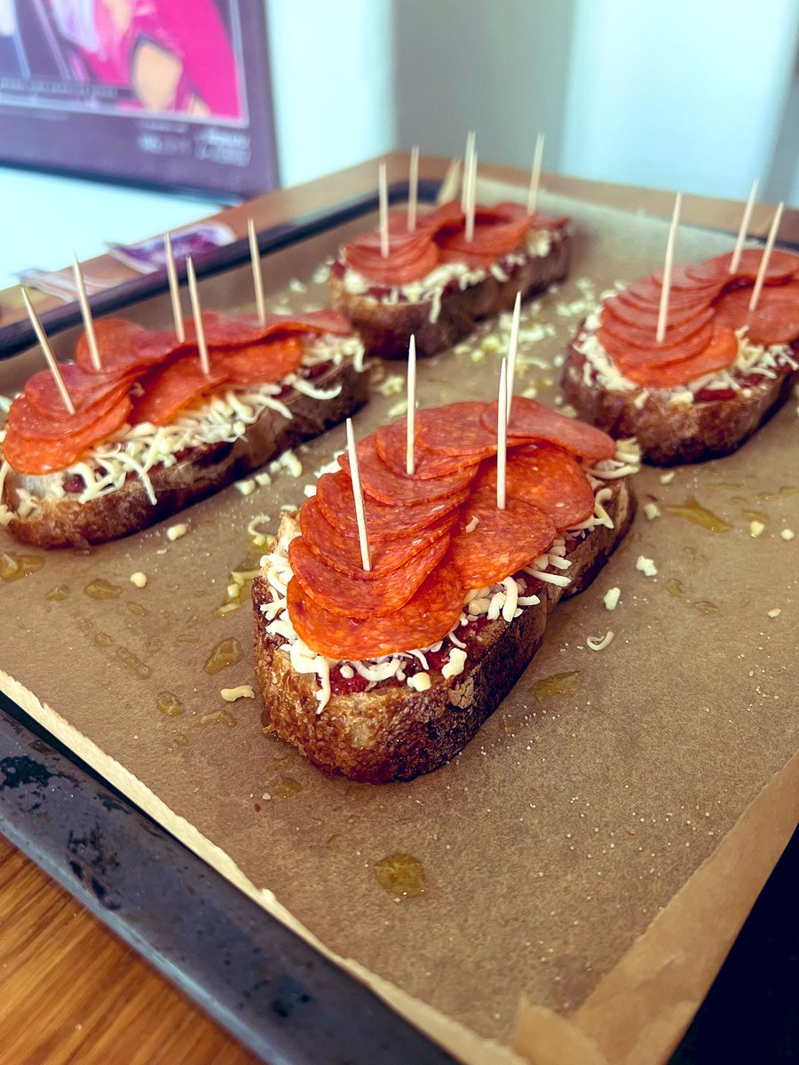 Thank you everyone for tuning in yesterday on this sweet pepperoni sensation.

This pizza I made is the first pizza I’ve ever been proud of and happy with the result.

I send my Manos to <a href="/Lumi_Skullgurl/">ⱠØĐł ₴₭ɄⱠⱠ₲ɄⱤⱠ🖤☠️</a>. Lumi! You are a very good person. SYA!
#EmanoDINE #pizza