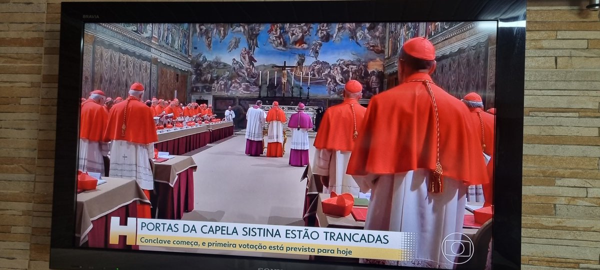 CAPrigon's tweet image. Minha mãe perguntando se vai pra segundo turno as Eleições do papa 😅😅
#Conclave2025