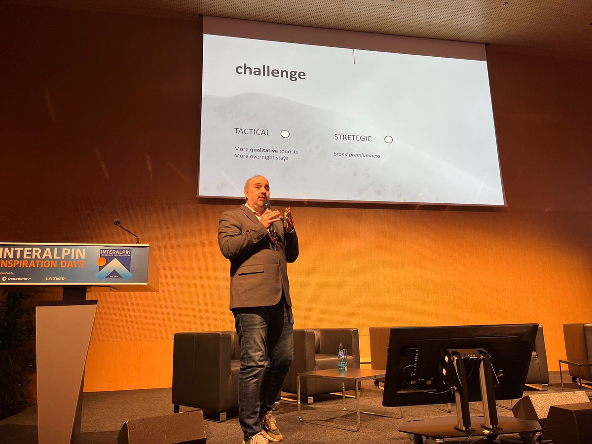 Botschaft Andorra (@andorra_viena) on Twitter photo 📢 El director comercial d’Andorra Turisme, Joaquim Tomàs, presenta Andorra com a destinació per el turisme de muntanya a la fira Interalpin d’Innsbruck (Àustria) 🇦🇩 🇦🇹
<a href="/andorraworld_ad/">AndorraWorld - Andorra Turisme</a> 📢 El director comercial d’Andorra Turisme, Joaquim Tomàs, presenta Andorra com a destinació per el turisme de muntanya a la fira Interalpin d’Innsbruck (Àustria) 🇦🇩 🇦🇹
<a href="/andorraworld_ad/">AndorraWorld - Andorra Turisme</a>