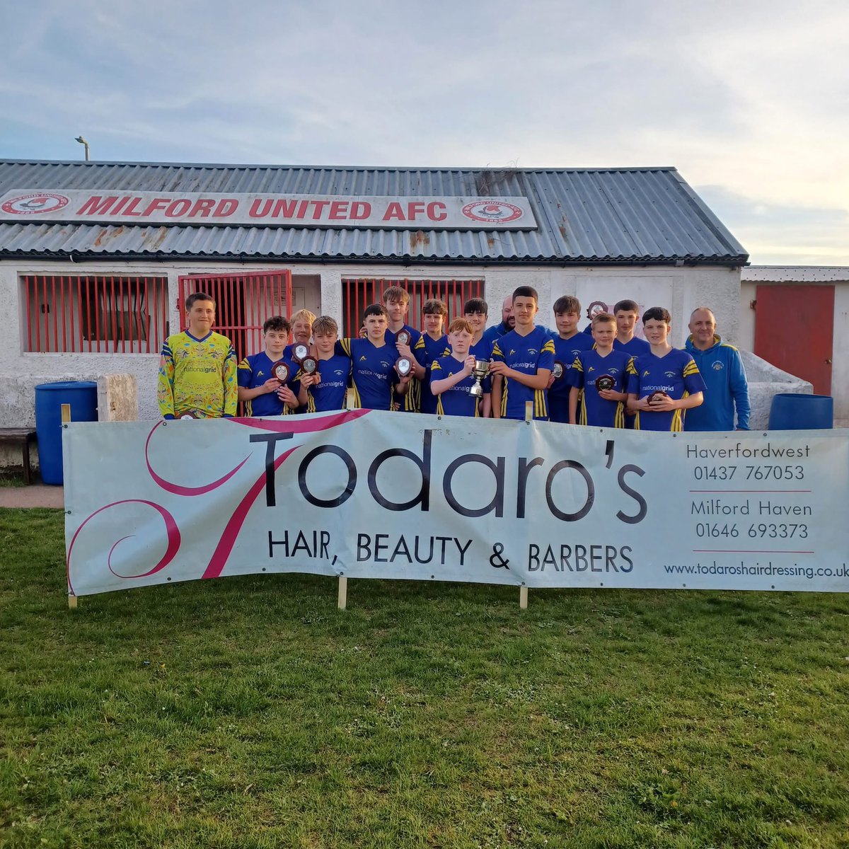 🏆U14s TREBLE WINNERS🏆

MASSIVE CONGRATULATIONS to Eddy Collins and his talented U14s squad who have finished the season winning the TREBLE🏆🏆🏆

Well Done Lads, Massive Achievement!👍🏼👏🏼🔵⚽️🔵🍾🥂

PL U14 Title🏆
PL U14 Cup🏆
WW U14 Cup🏆

“The Class Of 25” 

#Wizards🔵⚽️🔵