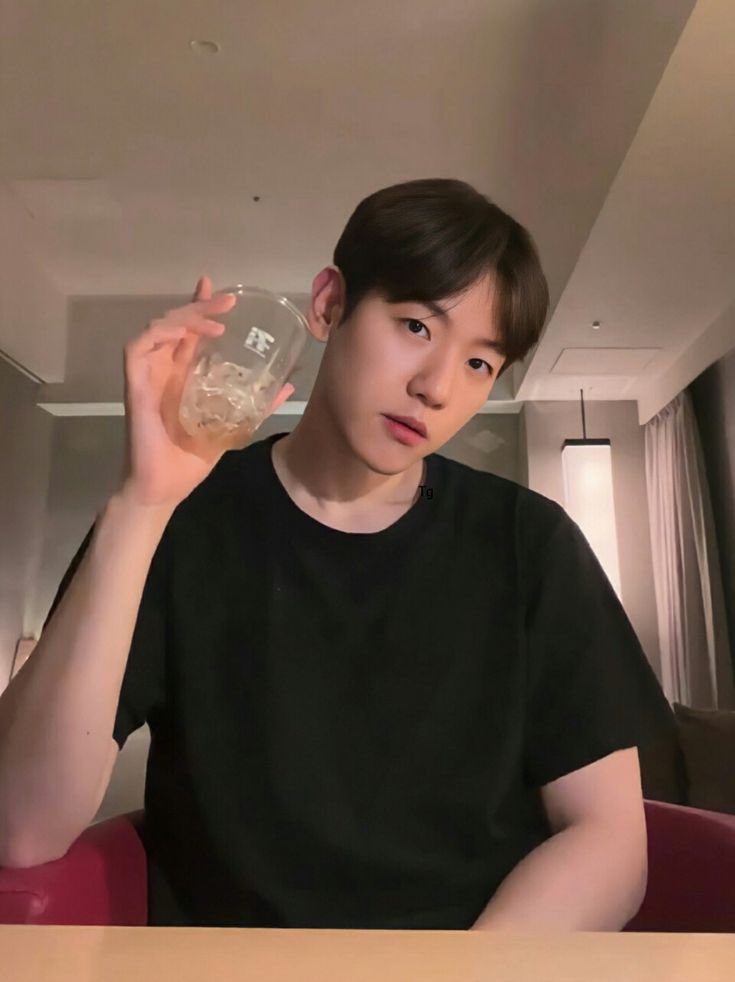 baekkkiejagi's tweet image. eu &amp;amp; ele tomando uns bons drink ✨

#EXOLSelcaDay @weareoneEXO #Baekhyun @BAEKHYUN_INB100 @B_hundred_Hyun