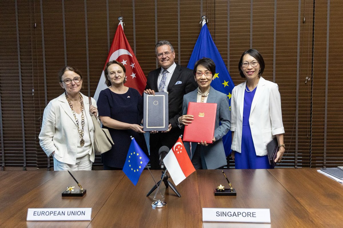 Iwona Piórko (@iwonapiorkoeu) on Twitter photo Signing of the EU-Singapore Digital Trade Agreement, the first of its kind, less than two years since the launch of negotiations, has been made possible thanks to great teams on both sides.
Big thanks to colleagues <a href="/MTI_Sg/">MTI Singapore</a> <a href="/Trade_EU/">EU Trade 🇪🇺</a> and other services & my team <a href="/EUinSingapore/">EU in Singapore</a>👏 Signing of the EU-Singapore Digital Trade Agreement, the first of its kind, less than two years since the launch of negotiations, has been made possible thanks to great teams on both sides.
Big thanks to colleagues <a href="/MTI_Sg/">MTI Singapore</a> <a href="/Trade_EU/">EU Trade 🇪🇺</a> and other services & my team <a href="/EUinSingapore/">EU in Singapore</a>👏