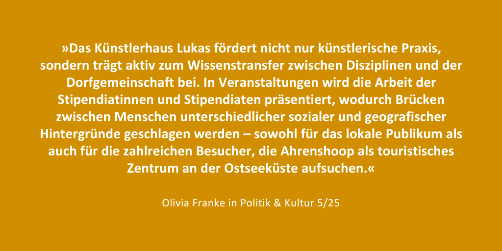 Das #Künstlerhaus Lukas in Ahrenshoop ist einer der traditionsreichsten Stipendienorte Deutschlands. Olivia Franke zeigt, wie hier Kunst auf gesellschaftliche Fragen trifft – fernab des urbanen Drucks öffentlicher Diskussion und Konkurrenz: politikkultur.de/schwerpunkte/r…