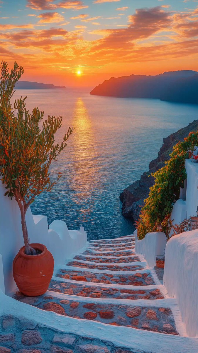Sunset in Santorini, Greece 🇬🇷