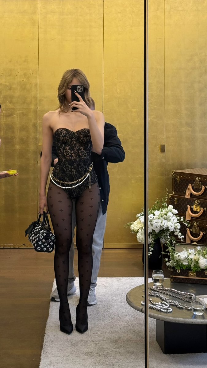 Lisa's mesmerizing beauty