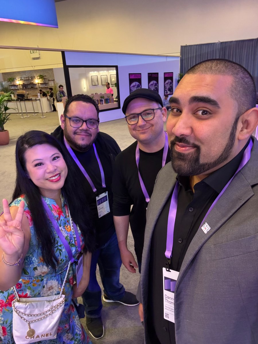 ladyleet's tweet image. Hanging out with Team @Sourcegraph at @stripe sessions! @JustinDorfman @DThompsonDev 

#sessions25 #stripesessions #sourcegraph