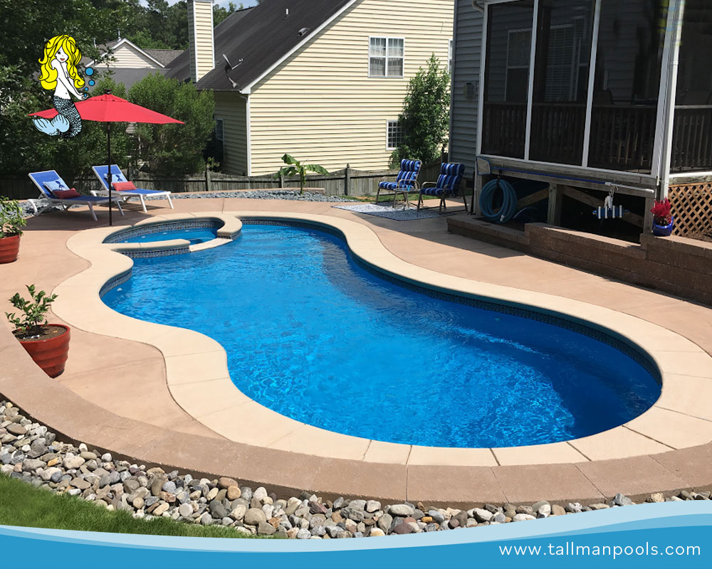 TallmanPools's tweet image. The Cascade features graceful curves and a spa that adds elegant relaxation to any backyard. #CascadeCharm #FiberglassPools