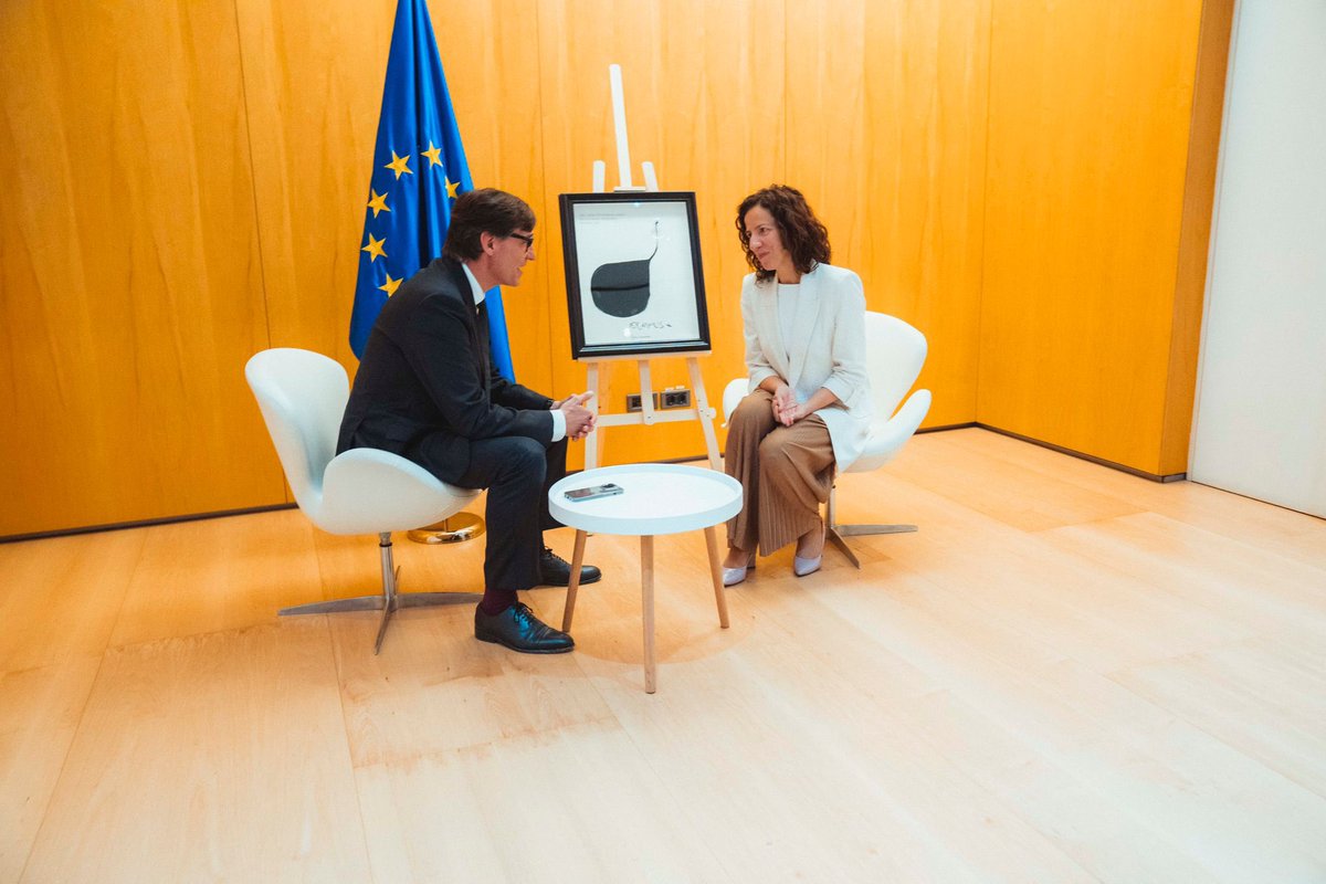 RoxanaMinzatu's tweet image. A pleasure to meet President @salvadorilla in Catalonia.

We discussed jobs, education, housing and the fight against poverty—key to building a more inclusive and resilient society.

EU tools like #ESFPlus and the European Pillar of Social Rights are helping deliver on this