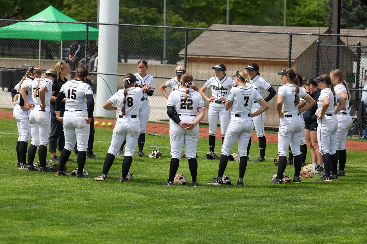 Purdue Fort Wayne Softball (@mastodonsb) on Twitter photo End 3
NKU 1
Mastodons 2
The 'Dons have five hits in this one so far.
#FeelTheRumble #HLSB End 3
NKU 1
Mastodons 2
The 'Dons have five hits in this one so far.
#FeelTheRumble #HLSB