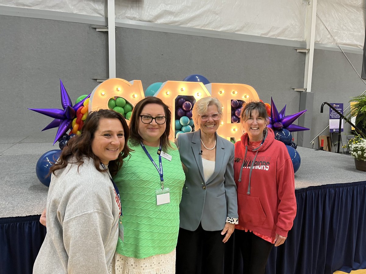 I appreciate our Missouri teachers who are transforming literacy practices for the good of all kids!!  Their dedication has to be seen to be believed.  A photo of a lifetime for me-Missouri LETRS graduates, their local facilitator, and Dr. Carol Tolman!
#TeacherAppreciation