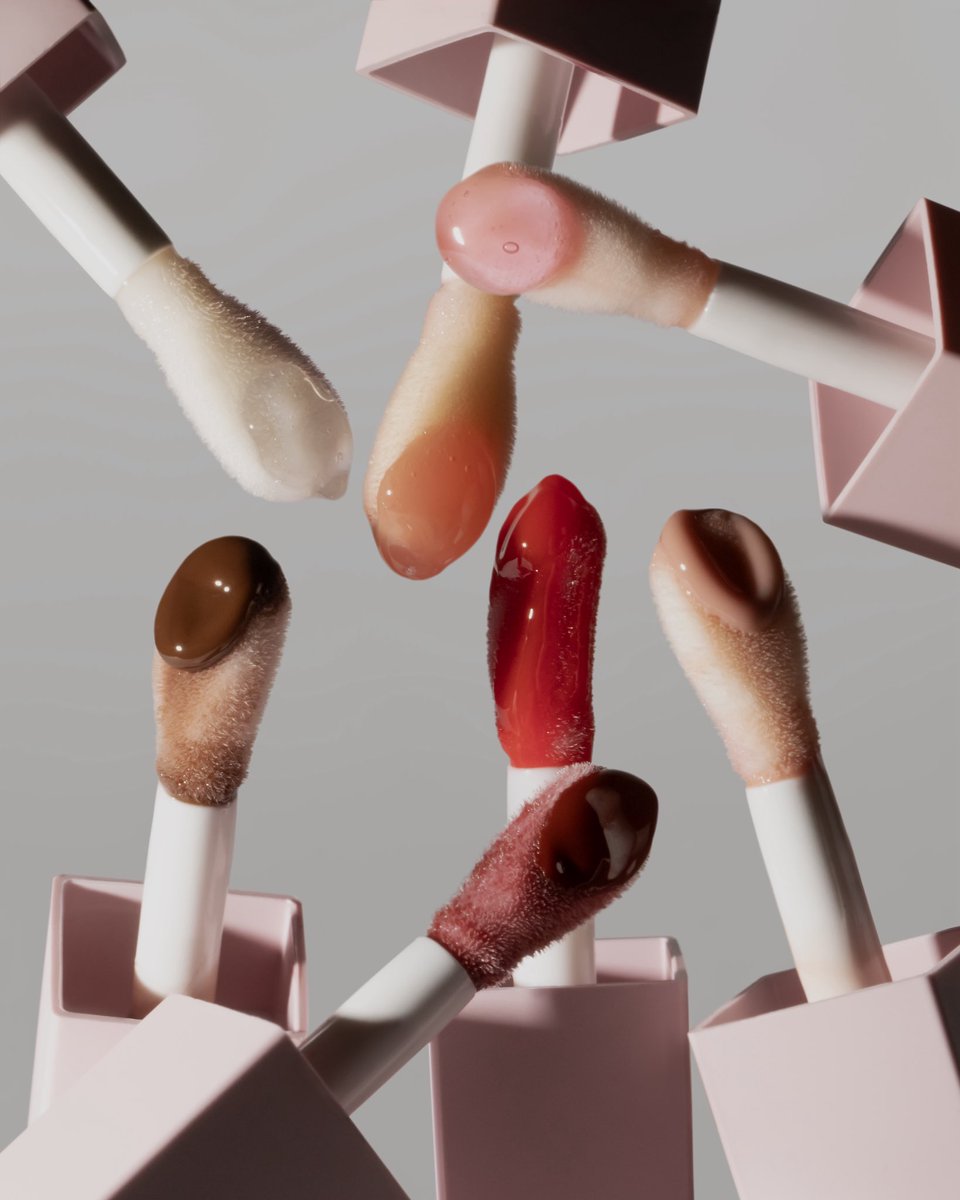 effortless shine and everyday softness with our lip oils 🤍 bit.ly/3YHUMME
