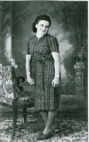 7 . maja  1942 so komunisti v okolici Žirov umorili  FRANCKO   MRAVLJE , teto znane komunistke Spomenke Hribar. Spomenkin komentar umora: Kako boš razložil  brezumni poboj dekleta, ki je v svoji mladosti spregledalo, da so Italijani postali iz graničarjev okupatorji. 
Postala je