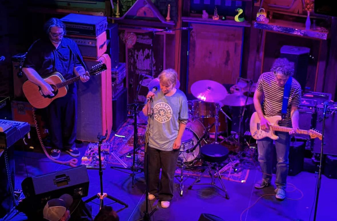 Super stoked to see Georgia Hubley of Yo La Tengo sporting a Smashed Plastic shirt on FRI night at Meow Wolf!! One of our favorite all time bands - check ‘em out this week on their West Coast run!

#yolatengo #pressedwithLOVEinChicago #diyvinyl #diyvinylpressing #smashedplastic